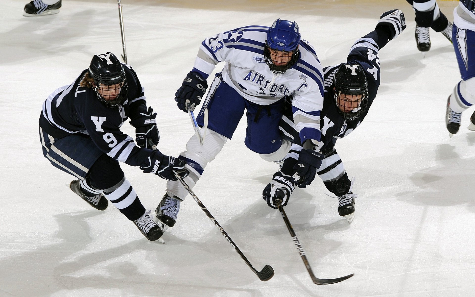 九游娱乐-_运动员心理辅导的重要性：赛场内外的心理战_，运动员心里训练应注意哪几个主要问题